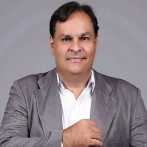 Dr. Márcio Valeriano